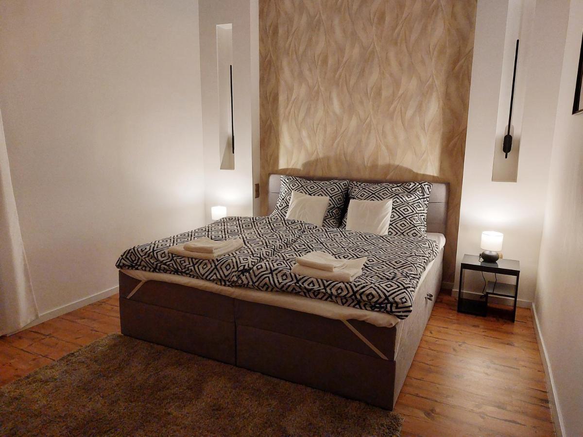 Square 16 Apartman - Absolutely Central Location With Self Check In Szombathely Exterior photo