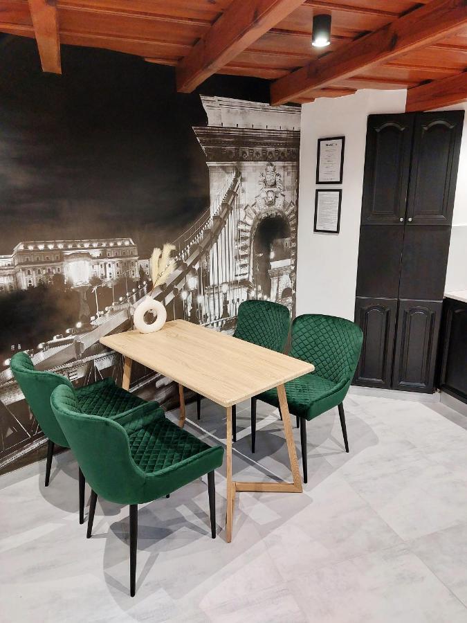 Square 16 Apartman - Absolutely Central Location With Self Check In Szombathely Exterior photo
